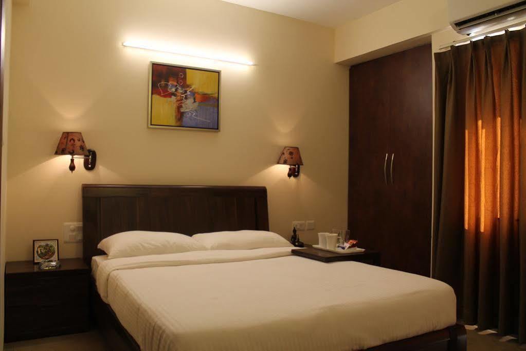 Veera Strand Park Serviced Apartments Калангут Екстер'єр фото