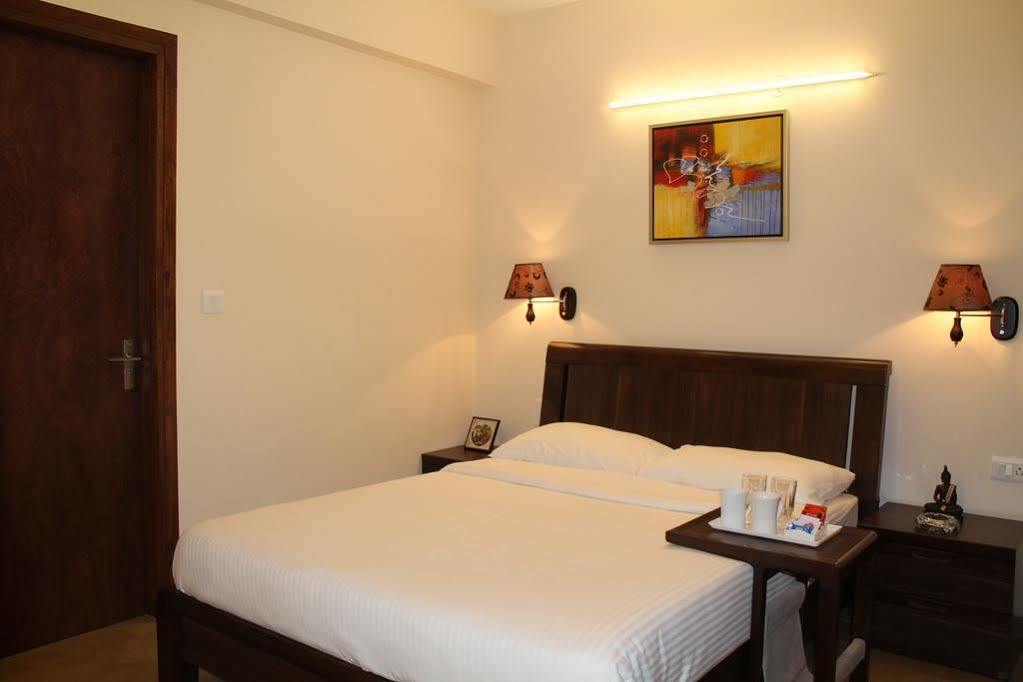 Veera Strand Park Serviced Apartments Калангут Екстер'єр фото